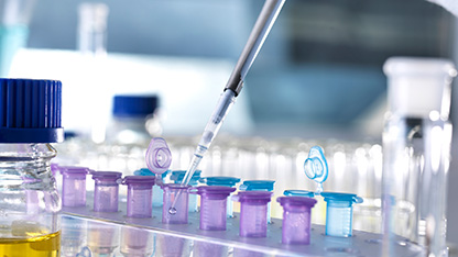 testowanie w laboratorium pokazujące próbki