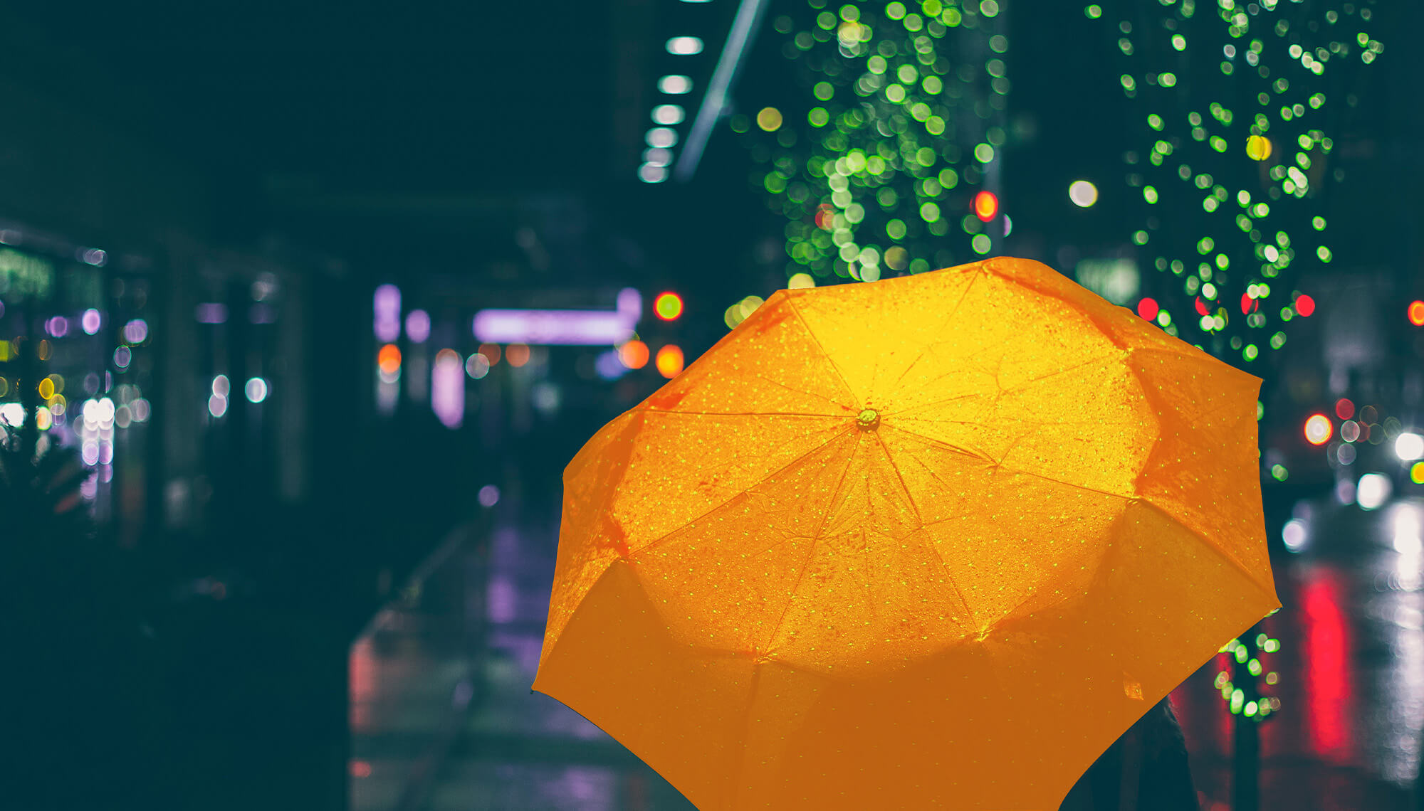 Podświetlany namiot pod gwiazdami